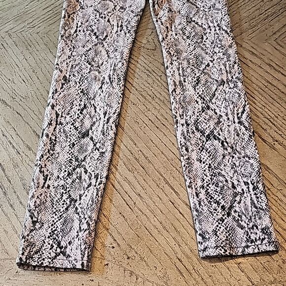 Snakeskin print jumpsuit with cutout size 2 Topshop - Picture 11 of 13